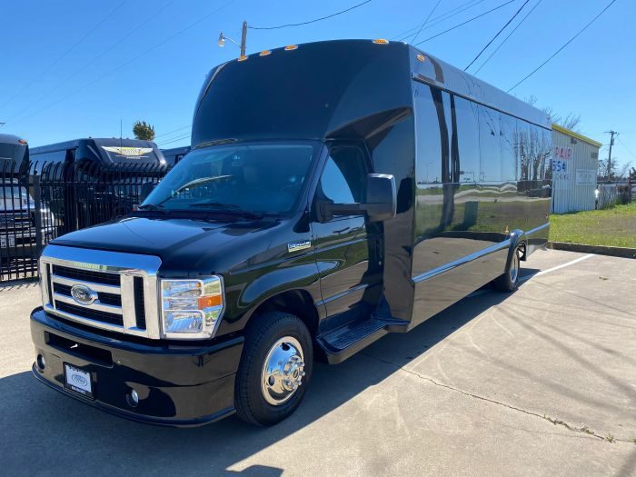 Black party bus – Castle Rock limo service